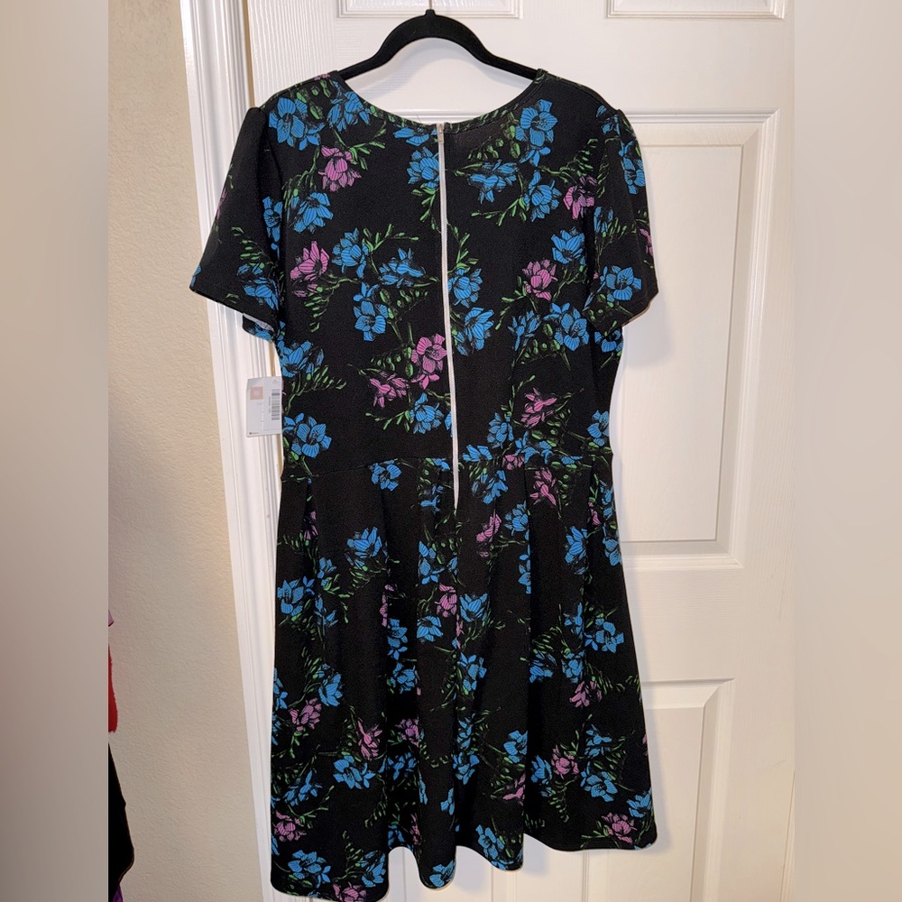 LuLaRoe Amelia Dress. 3XL NWT - Picture 2 of 4
